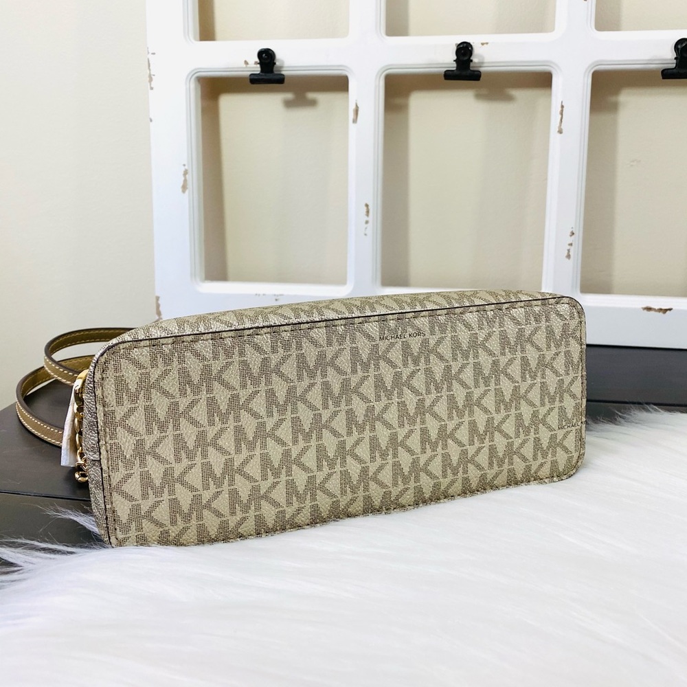 Michael Kors Cindy Large Dome Crossbody - Picture 6 of 13